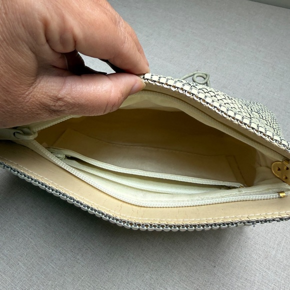 Vintage 1970s Whiting And Davis International Ivory Mesh Shoulder Bag - Picture 6 of 13